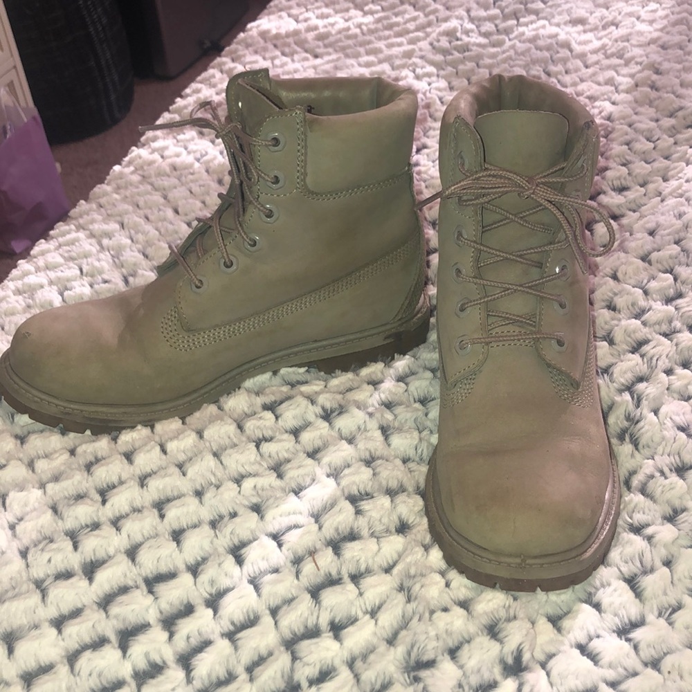 Women’s Timberland boots - Picture 2 of 3